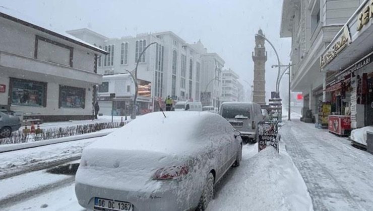 İstanbul Valisi Yerlikaya’dan kar uyarısı: Zorunlu olmadıkça trafiğe çıkmayın